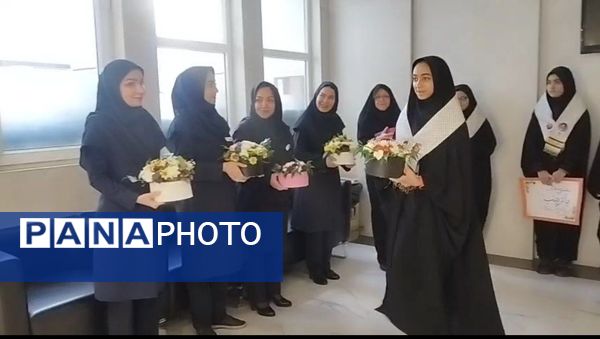 قدردانی  دختران پیشتاز دبیرستان شاهد تکتم از فرشتگان سفیدپوش بیمارستان ۱۷شهریور مشهد