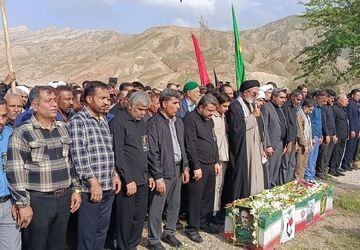 آخرین وداع با شهید اسماعیل احمدی در میان اشک و احترام