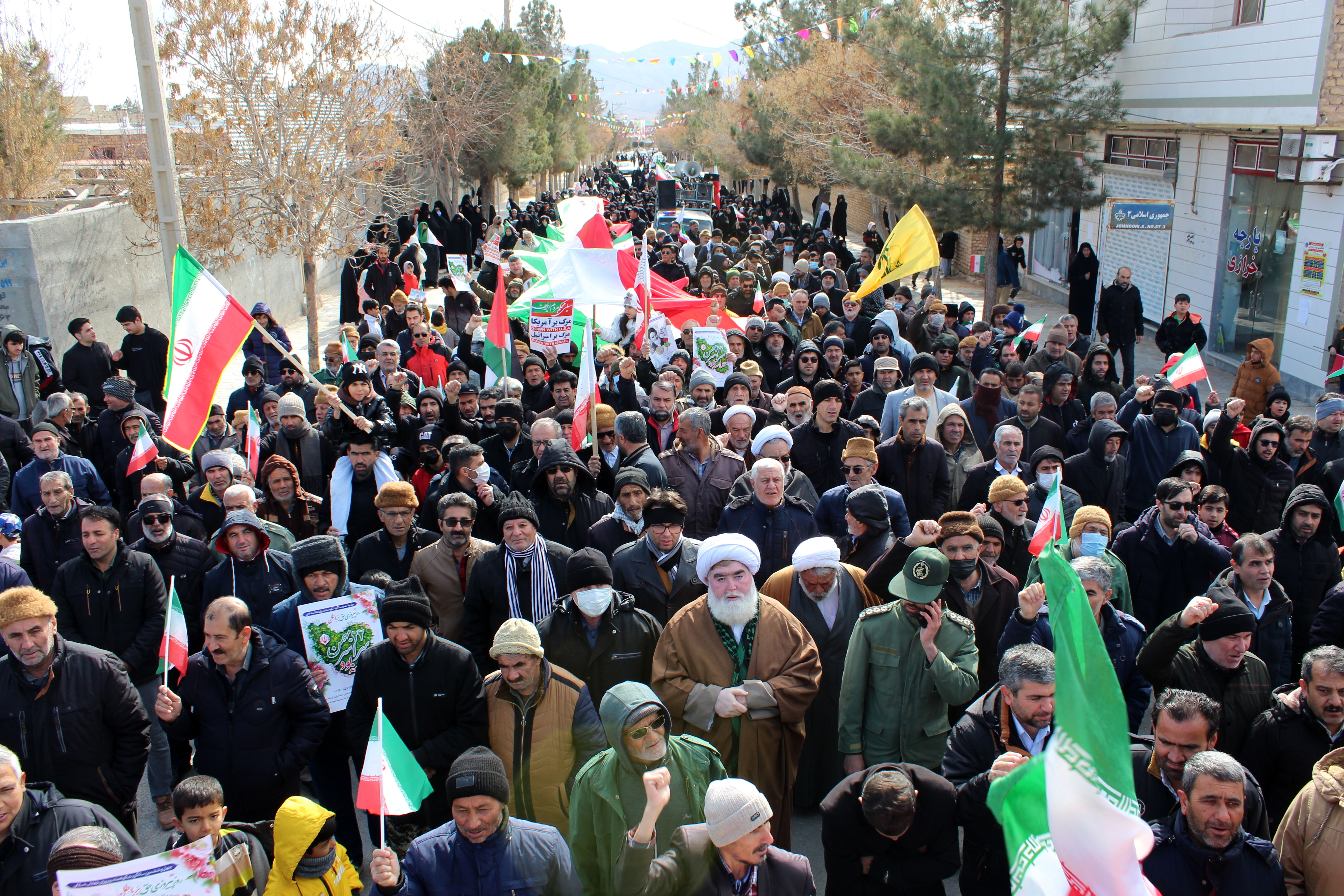 حضور گرم مردم شهر درق در راهپیمایی ۲۲ بهمن 
