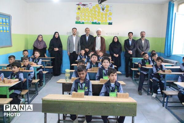 جشن شکوفه‌ها در دبستان کشاورز با استقبال ویژه از کلاس‌اولی‌ها