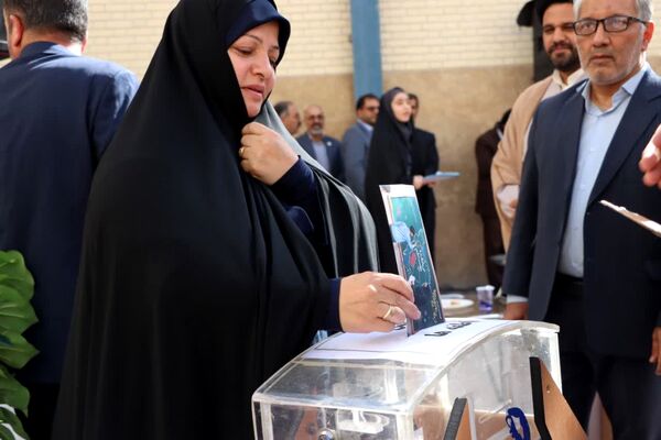 مراسم جشن ملی عاطفه‌ها در دبیرستان دخترانه شهید دکتر پاکنژاد یزد 