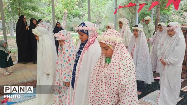 جشن عبادت دختران البرزی در کنار مهر و ماه