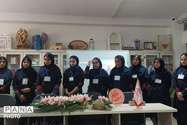 رفع ابهامات پژوهشی و تقدیر از نخبگان دانش‌آموزی در مدرسه فرزانگان ملارد