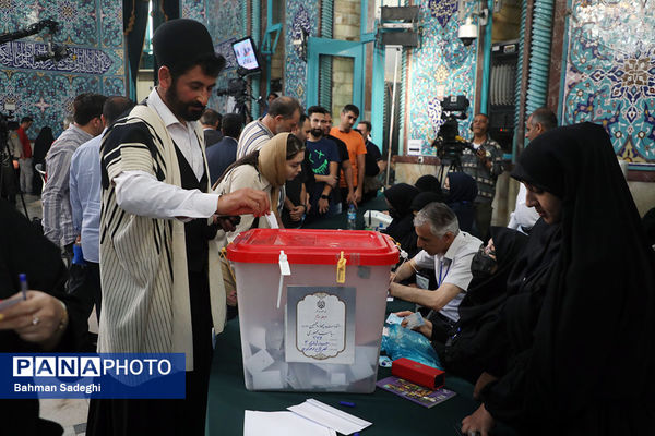مرحله دوم انتخابات چهاردهمین دوره ریاست‌ جمهوری در حسینیه ارشاد