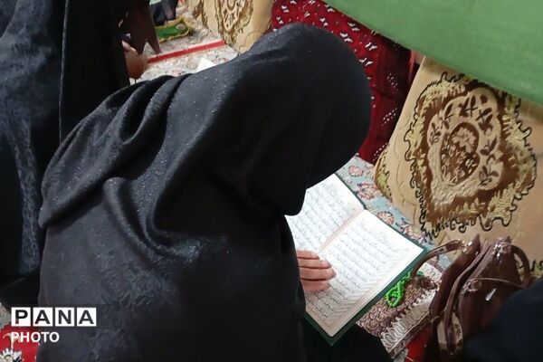 قرائت سوره فتح و اقامه نماز جماعت ظهر و عصر در مسجد جامع شهر بار