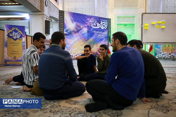 اعتکاف دانش‌آموزی در مسجد جامع شهرک غرب
