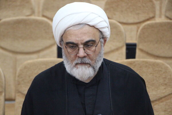 نشست معلمان شهر یزد با محسن قنبریان در یزد