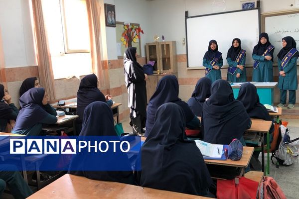 برگزاری انتخابات همیار مشاور در آموزشگاه شاهد نجمه ناحیه دو شهرری 