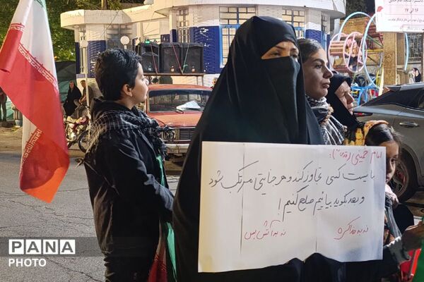 گردهمایی مردم دیار ۱۵ مرداد در راه‌آهن، روبروی غرفه آموزش و پرورش ورامین 