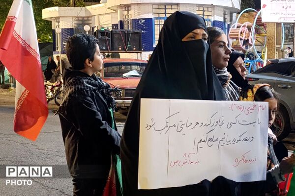 گردهمایی مردم دیار ۱۵ مرداد در راه‌آهن، روبروی غرفه آموزش و پرورش ورامین 