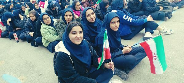 جشن میلاد حضرت مهدی(عج) و سالگرد پیروزی انقلاب اسلامی در دبیرستان اهل‌البیت(ع) ناحیه ۴ کرج