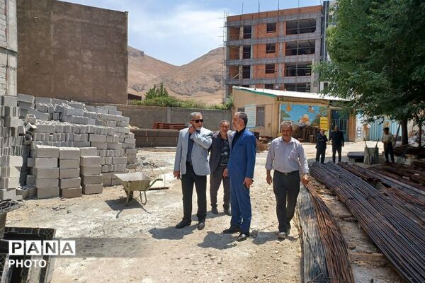 بازدید نماینده مجلس و مدیر آموزش‌و‌پرورش فیروزکوه از پروژه بازسازی مدرسه امیرکبیر