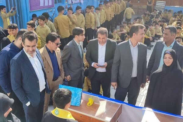 انتخابات الکترونیکی شورای دانش آموزی در دبیرستان صبح روشن شهر قدس