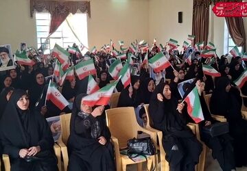 اجتماع بزرگ زینبیون در منطقه لاران برگزار شد 