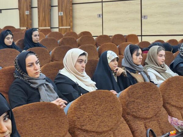 گرامیداشت معلمان و فارغ‌التحصیلان در دبیرستان شهید بابایی