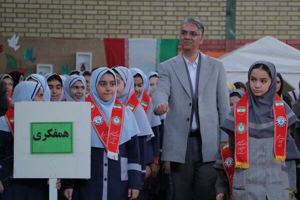 همایش «یاوران انقلاب» در بهارستان‌دو