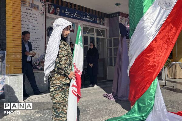 زنگ مقاومت در مدرسه شاهد نرگس؛ همزمان با هفته دفاع مقدس