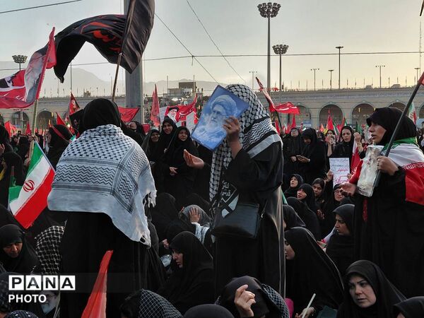 تهران در تب وداع با رهبر  مقتدر شهید