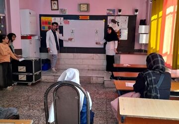 غربالگری سلامت دانش آموزان توسط گروه جهادی شهید کاظمی آشتیانی 