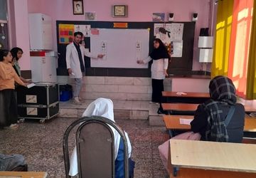 غربالگری سلامت دانش آموزان توسط گروه جهادی شهید کاظمی آشتیانی 