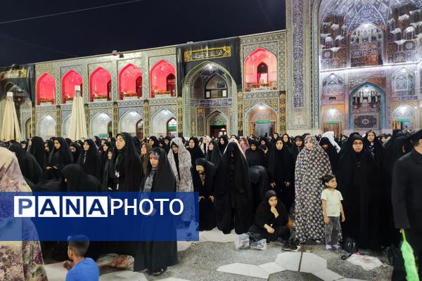 برگزاری نماز جماعت در حرم مطهر امام رضا (ع)