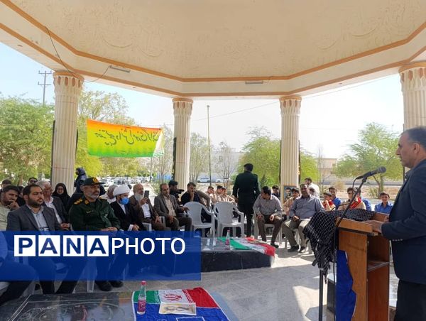 عطر‌افشانی و غبارروبی مزار شهدای بستک