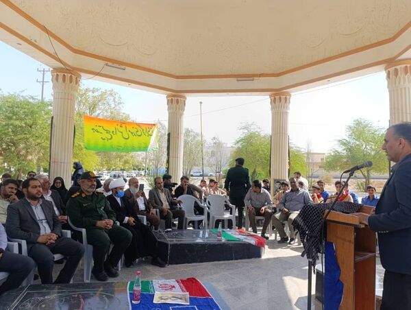 عطر‌افشانی و غبارروبی مزار شهدای بستک