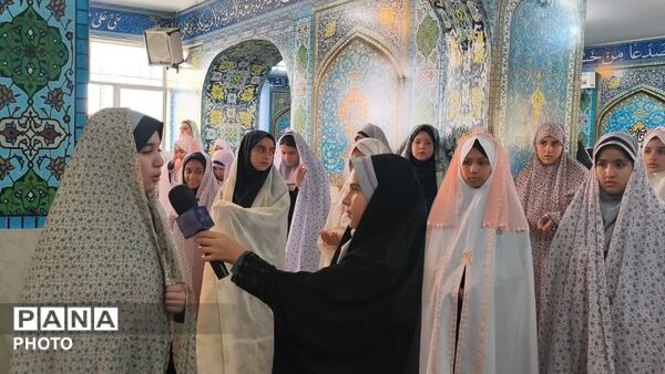 اقامه نخستین نماز جماعت سال تحصیلی جدید در دبیرستان فرهنگیان ناحیه ۴ اصفهان