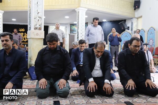 یادبود رهبر شهید در اداره‌کل آموزش و پرورش شهر تهران 