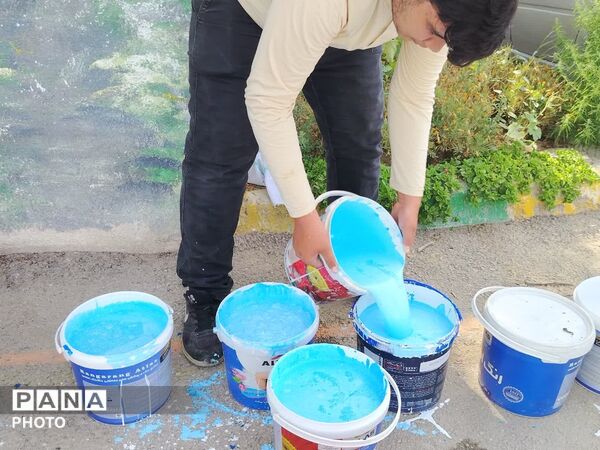 رنگ‌آمیزی و بهسازی مدارس توسط جهادگران بسیج دانش‌آموزی