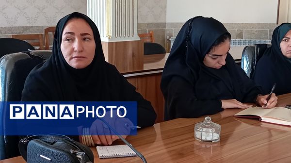 نشست توانمندسازی مدیران و مشاوران مدارس بن با محوریت پیشگیری از آسیب‌های اجتماعی