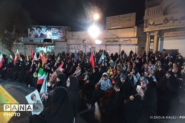 تجلیل مردمی از حماسه دفاع مقدس در فیروزکوه؛ حضور گسترده در سومین یادواره شهید گمنام