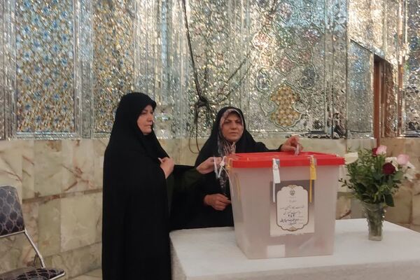 مردم شیراز پای کار ایران و وطنشان