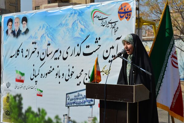 حاج مجید خوئی و بانو کمپانی، سازندگان ۹ کلاس جدید برای دختران بهارستانی