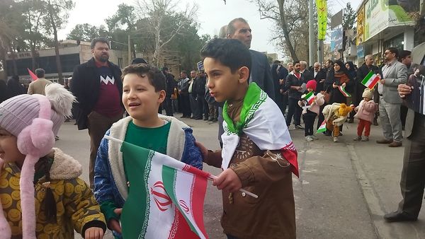 حضور افشار مختلف مردم نیشابور در راهپیمایی ۲۲ بهمن 