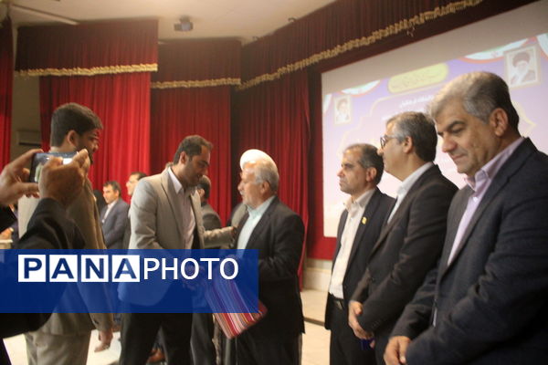 آیین تکریم و معارفه روسای قدیم و جدید دانشگاه فرهنگیان استان بوشهر