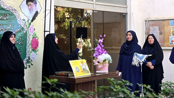 شور مهر، یاد مقاومت؛ نخستین روز مدرسه در هنرستان هنرهای زیبای دختران اصفهان