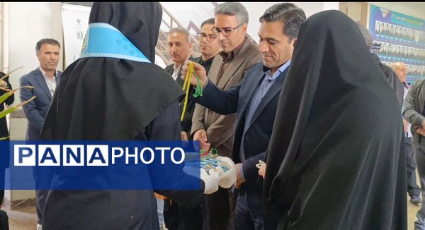 بازدید مدیرکل امور شاهد وزارت آموزش و پرورش از دبیرستان شاهد زینبه