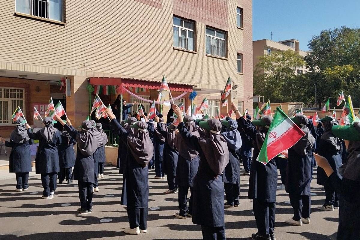 همدل و هم یاور دانش آموز