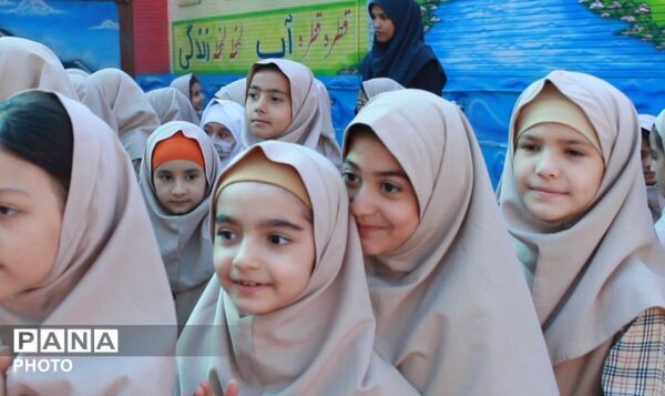 جشن عاطفه‌ها در دبستان دخترانه عفاف ناحیه یک مشهد