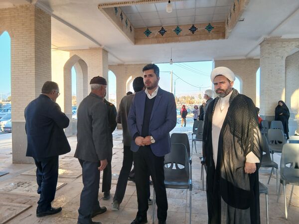 غبارروبی از قبور مطهر شهدا در شهر بخ