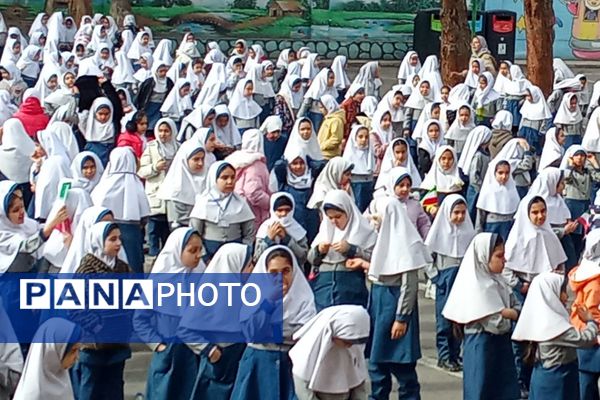 استقبال مدرسه حجاب از ۲۲بهمن 