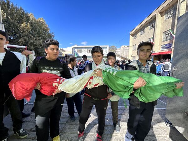 راهپیمایی ۱۳ آبان مدرسه شهید رجایی یک بجنورد