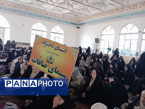 حضور دانش آموزان در نماز جمعه کاشمر