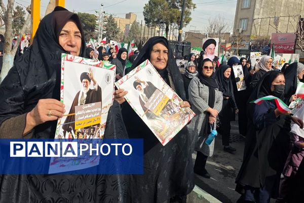 خروش مردمی در خیابان‌های رباط‌کریم در 22بهمن