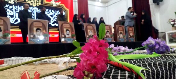 استقبال از شهید گمنام با حضور خانواده شهدا در دبیرستان برازنده مقدم یک