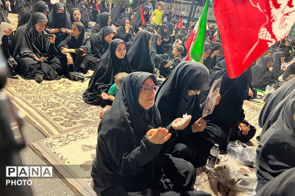 تجمعات شبانه مردم؛ تجدید عهد با آرمان‌های رهبر شهید و لبیک به رهبر