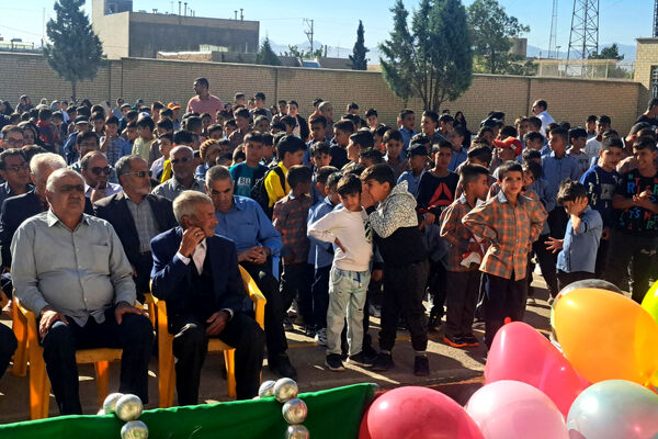 شور و نشاط دانش‌آموزان در روز بازگشایی مدارس شهر سورمق 