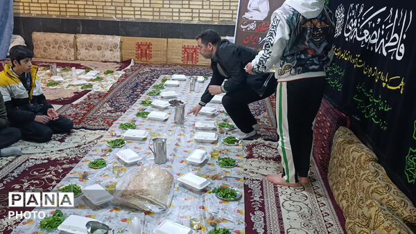 برگزاری سفره اطعام به‌مناسبت ایام شهادت امام علی(ع) در مسجد امام حسین(ع) سفیددشت