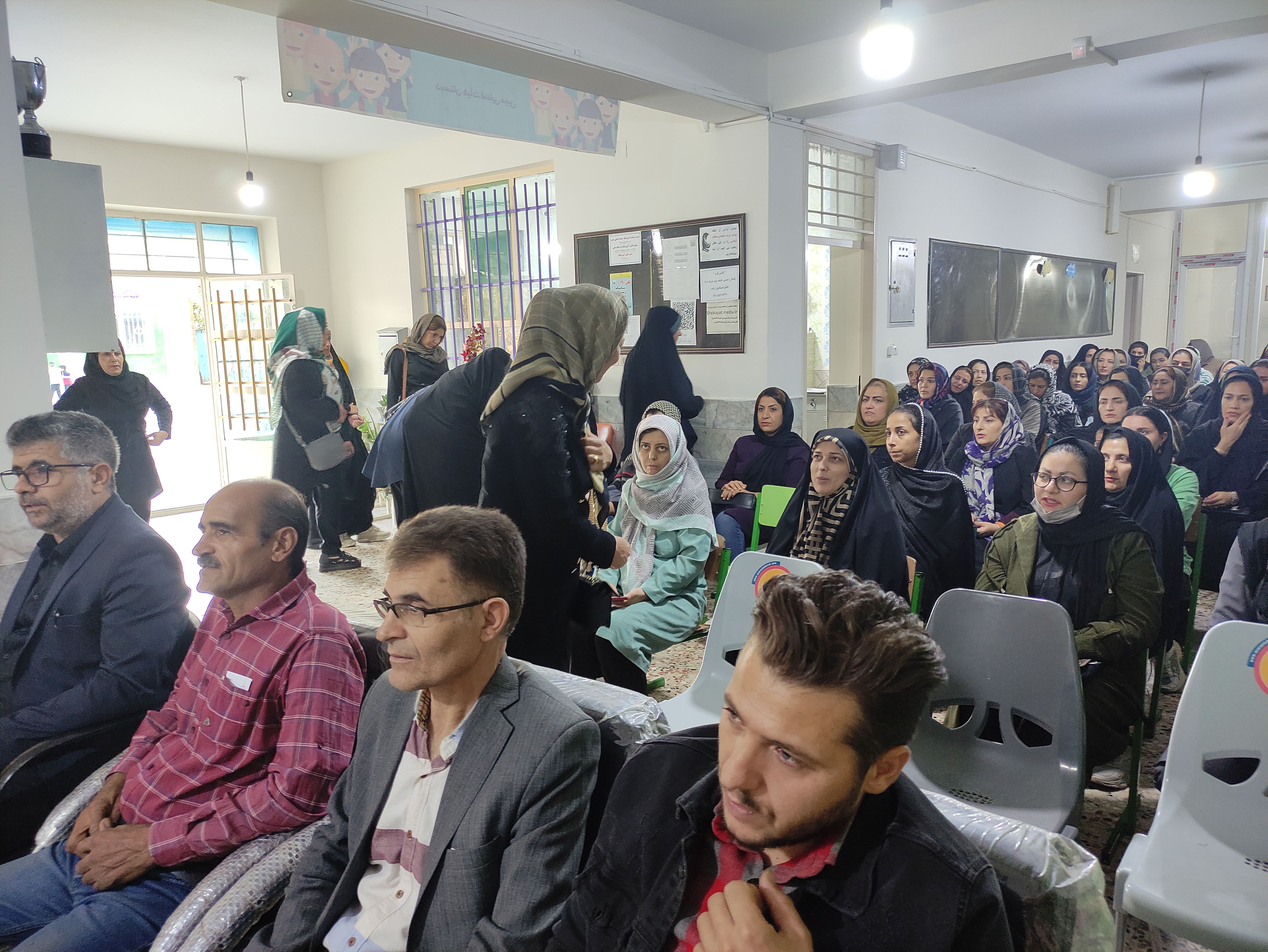 برگزاری جلسه انجمن اولیا و مربیان در دبستان هیات امنایی قرآنی مبین شیروان